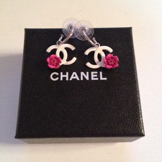 シャネル(CHANEL)の♡CHANELフラワーピアス♡(ピアス)