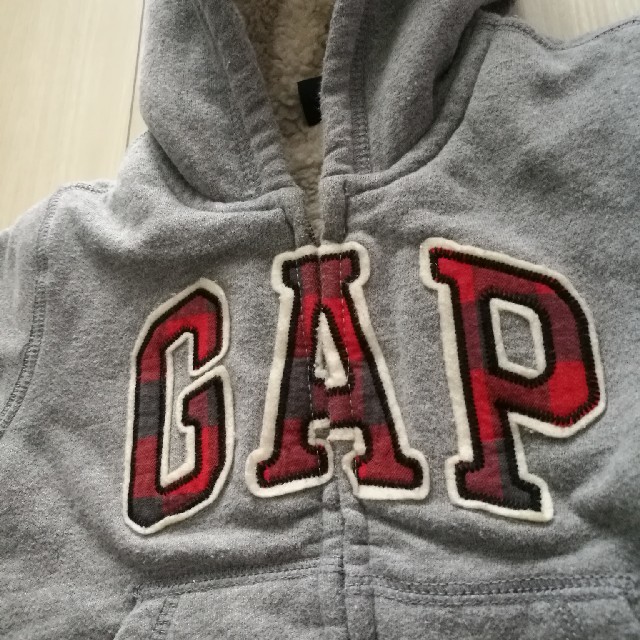 babyGAP(ベビーギャップ)のベビーギャップ ボアパーカー キッズ/ベビー/マタニティのキッズ服男の子用(90cm~)(ジャケット/上着)の商品写真