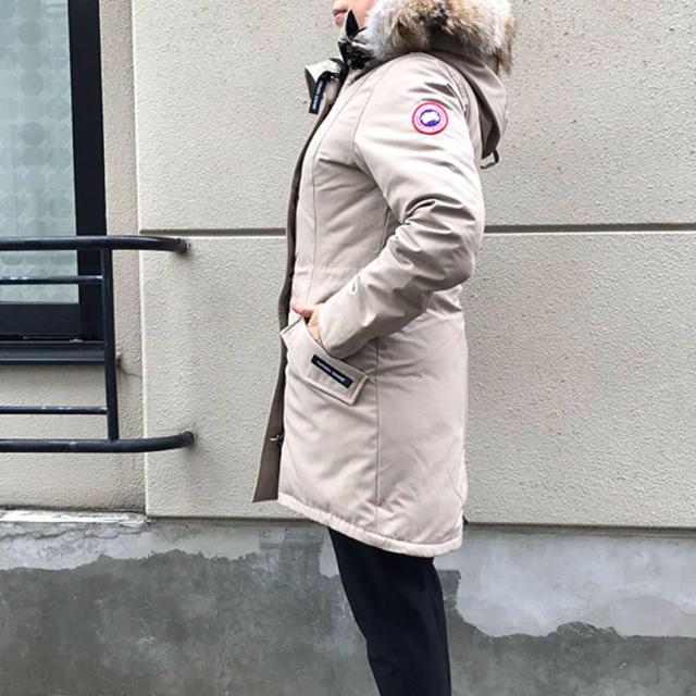 CANADA GOOSE(カナダグース)のカナダグース ロスクレア タンベージュ XSサイズ 新品 レディースのジャケット/アウター(ダウンジャケット)の商品写真