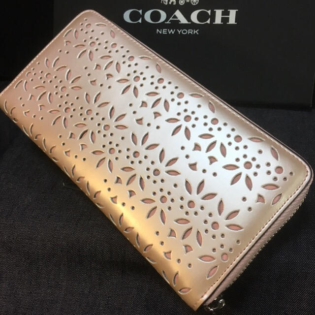 COACH(コーチ)の限定セール❣️新品コーチ長財布F53331シェルピンク 真珠のような美しい本革を レディースのファッション小物(財布)の商品写真