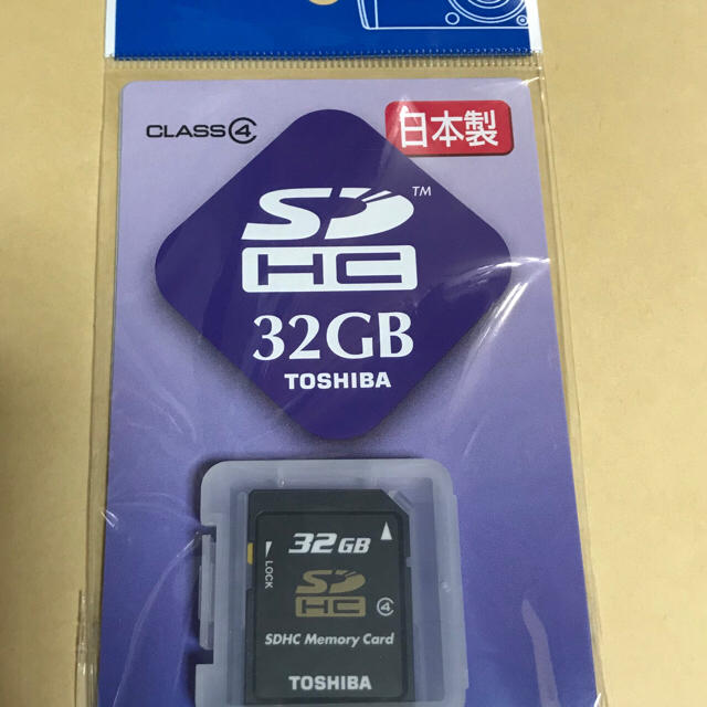 東芝(トウシバ)の新品 SDカード32G(クラス4) スマホ/家電/カメラのスマートフォン/携帯電話(その他)の商品写真