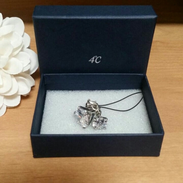 4℃(ヨンドシー)の💎💎4℃ ｼﾞｭｴﾘｰｽﾄﾗｯﾌﾟ💎💎 レディースのアクセサリー(チャーム)の商品写真