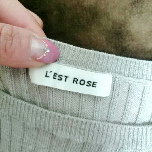 L'EST ROSE(レストローズ)のレストローズ グレーニット レディースのトップス(ニット/セーター)の商品写真