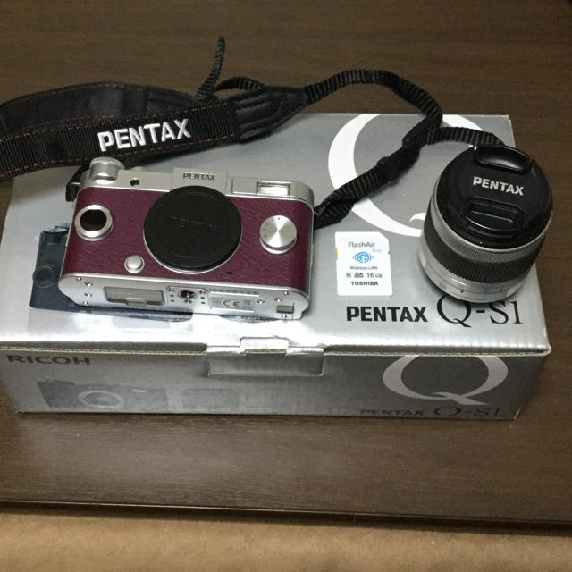 PENTAX(ペンタックス)のPENTAX ミラーレス一眼 Q-S1 ズームレンズキット スマホ/家電/カメラのカメラ(ミラーレス一眼)の商品写真