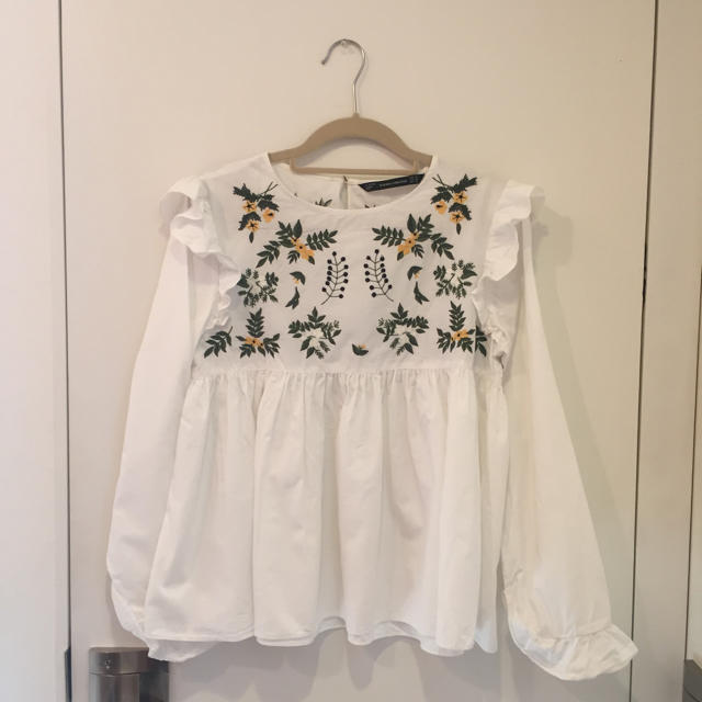 ZARA(ザラ)のZARA 花柄ブラウス レディースのトップス(シャツ/ブラウス(長袖/七分))の商品写真