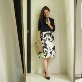 ザラ(ZARA)のZARA❤花柄スカート モノトーン フラワー(ひざ丈スカート)