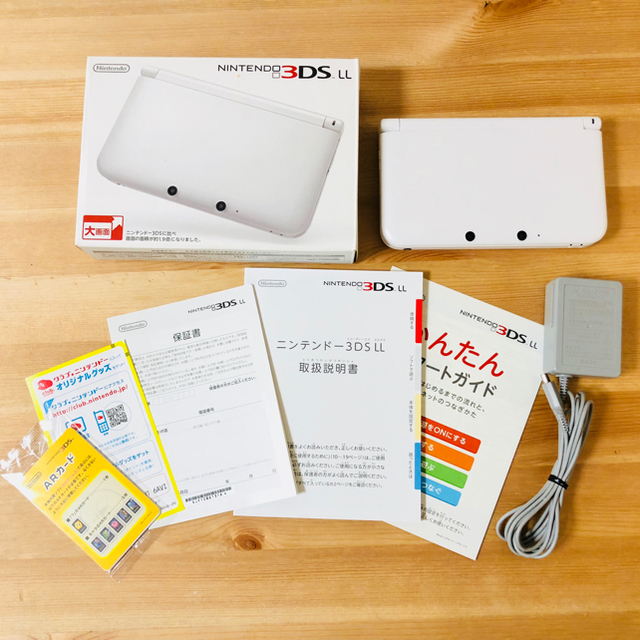 ニンテンドー3DS(ニンテンドー3DS)の【ゆひめ様 専用】3DSLL 本体 （ホワイト、ブラック） エンタメ/ホビーのゲームソフト/ゲーム機本体(携帯用ゲーム機本体)の商品写真