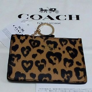 コーチ(COACH)の☆新品☆2018最新作COACHハートのレオパード柄コインパスケース(パスケース/IDカードホルダー)