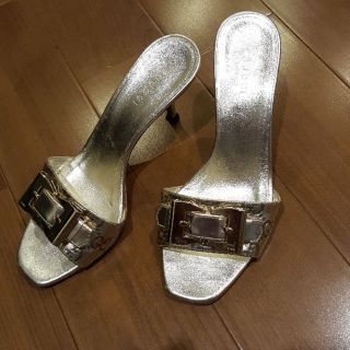 グッチ(Gucci)のいちごプロフ必読様専用　グッチ❤23.0cmサンダル👡(サンダル)