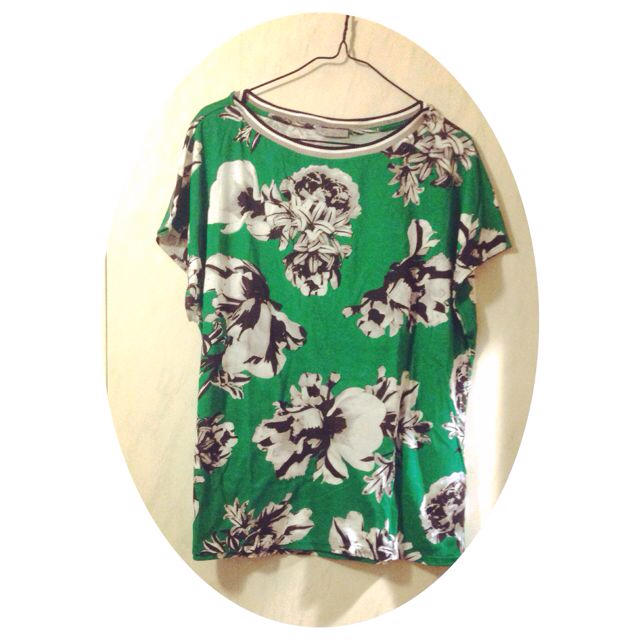 ZARA(ザラ)のZara flower T レディースのトップス(Tシャツ(半袖/袖なし))の商品写真