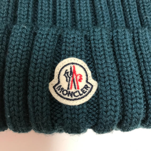 MONCLER(モンクレール)のモンクレール ファーぽんぽん ニット帽 国内正規 グリーン レディースの帽子(ニット帽/ビーニー)の商品写真