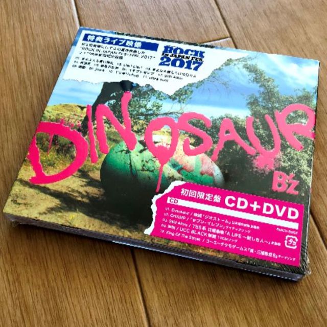 ちーこ様専用 B'z DINOSAUR DVD付き 新品未開封 エンタメ/ホビーのCD(ポップス/ロック(邦楽))の商品写真