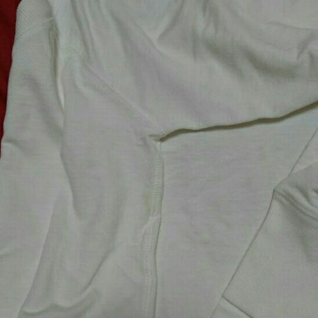 白の長袖トップす(背面画像) レディースのトップス(カットソー(長袖/七分))の商品写真