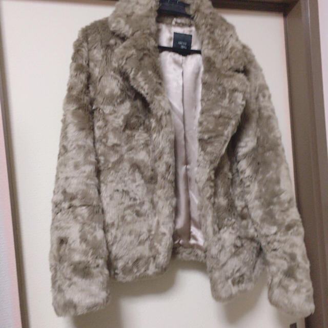 FOREVER 21(フォーエバートゥエンティーワン)のファーコート レディースのジャケット/アウター(毛皮/ファーコート)の商品写真