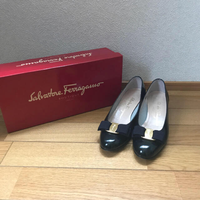 Ferragamoローヒールパンプス