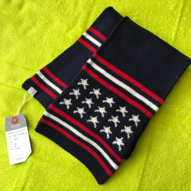 DELUXE(デラックス)のDELUXE マフラー 新品未使用 stars&stripes muffler  メンズのファッション小物(マフラー)の商品写真