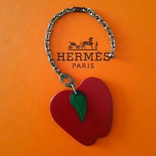 エルメス(Hermes)のエルメス HERMES フルーツ リンゴ チャーム キーホルダー (バッグチャーム)
