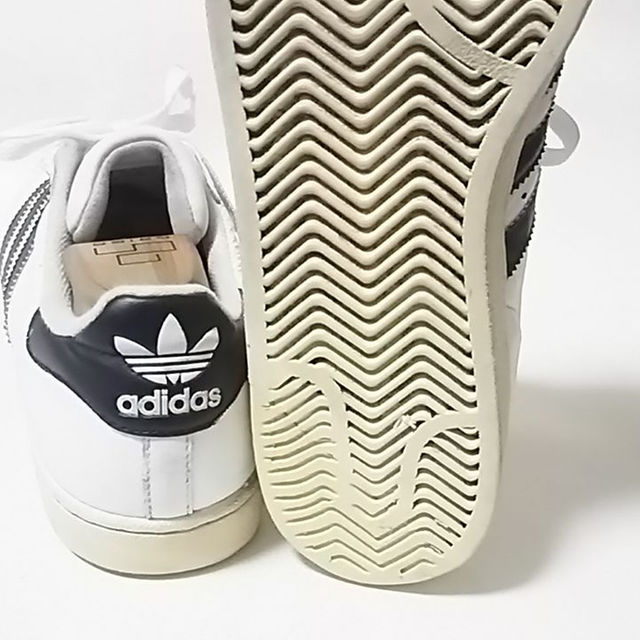 adidas(アディダス)の限定王道!アディダススーパースター高級牛革レザースニーカー永遠の王道白黒 メンズの靴/シューズ(スニーカー)の商品写真