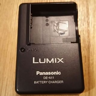 パナソニック(Panasonic)のPanasonic Lumix バッテリー充電器(コンパクトデジタルカメラ)