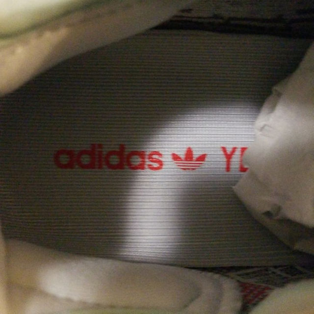 adidas(アディダス)の23cm adidas Yeezy Boost 350 V2 B37571 レディースの靴/シューズ(スニーカー)の商品写真
