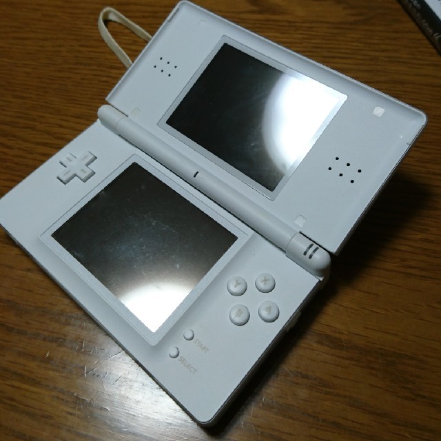 ニンテンドーDS(ニンテンドーDS)のDS Lite エンタメ/ホビーのゲームソフト/ゲーム機本体(携帯用ゲーム機本体)の商品写真