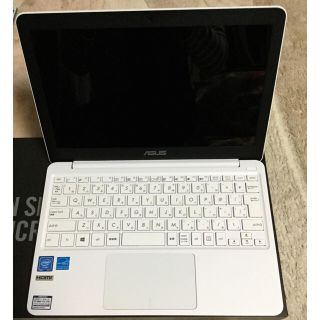 エイスース(ASUS)のASUS R209HA ホワイト ノートPC 美品(ノートPC)