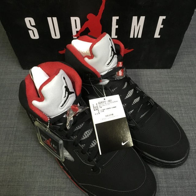 Supreme(シュプリーム)の29cm Supreme ×　NIKE AIR JORDAN 5　黒 メンズの靴/シューズ(スニーカー)の商品写真