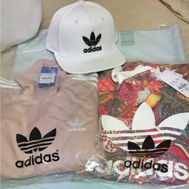 Adidas 新品 未開封 18アディダスオリジナルズ109限定福袋の通販 By ゆう S Shop アディダスならラクマ