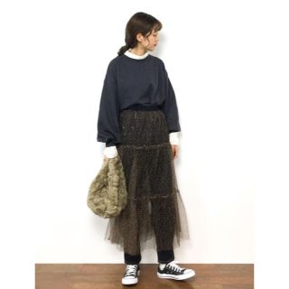 ダブルクローゼット(w closet)の定価¥5292 タグ付き新品未使用 チュール×サテンティアードスカート(ひざ丈スカート)