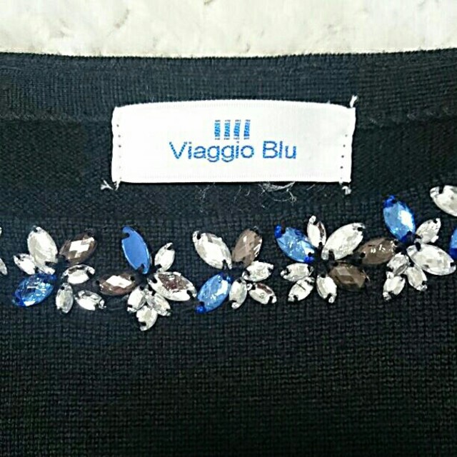 VIAGGIO BLU(ビアッジョブルー)のビァッジョブルー☆衿ビジューニット レディースのトップス(ニット/セーター)の商品写真