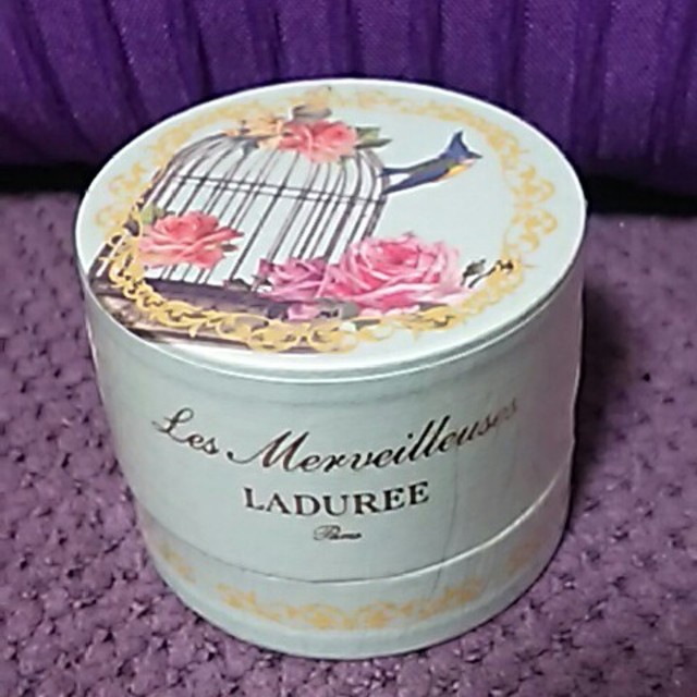 Les Merveilleuses LADUREE(レメルヴェイユーズラデュレ)のレ.メルヴェイユーズ ラデュレ ローズ ミニケース 薔薇 鳥 小物入れ コスメ/美容のコスメ/美容 その他(その他)の商品写真