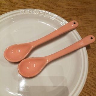 ルクルーゼ(LE CREUSET)のル・クルーゼ　スプーン　マカロンピンク(カトラリー/箸)