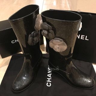 シャネル(CHANEL)のシャネル カメリアつきレインブーツ 35(レインブーツ/長靴)