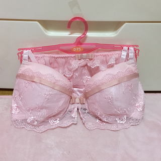 ハニーズ(HONEYS)のハニーズ♡刺繍レースブラセットD75ピンク(ブラ&ショーツセット)