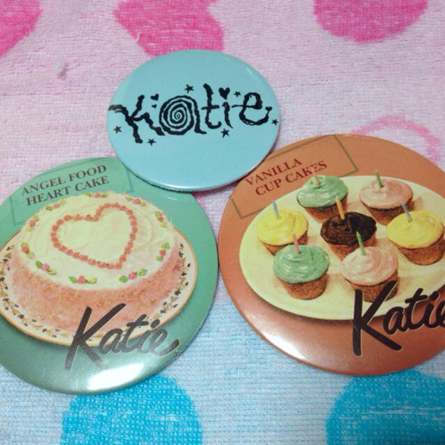 Katie(ケイティー)の ͛♡̷ ͛badge ͛♡̷ ͛ レディースのアクセサリー(ブローチ/コサージュ)の商品写真