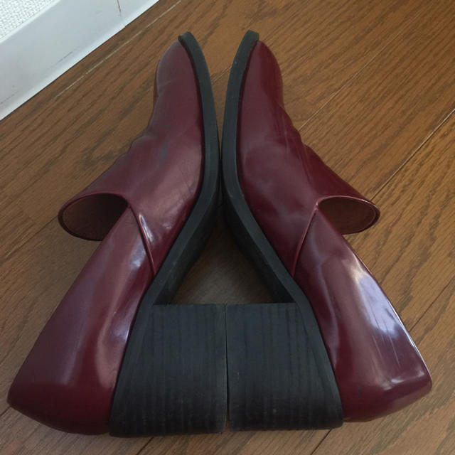 JEFFREY CAMPBELL(ジェフリーキャンベル)のJEFREY CAMPBELL エナメル ワインレッド 37  ローズバッド レディースの靴/シューズ(ローファー/革靴)の商品写真