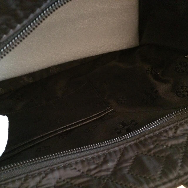 Tory Burch(トリーバーチ)のトリーバーチ トートバッグ 黒  軽量 ナイロン ビッグトート 通勤 通学 レディースのバッグ(トートバッグ)の商品写真
