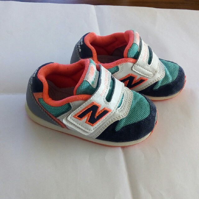 New Balance(ニューバランス)の子供用靴　スニーカー　15cm キッズ/ベビー/マタニティのキッズ靴/シューズ(15cm~)(スニーカー)の商品写真