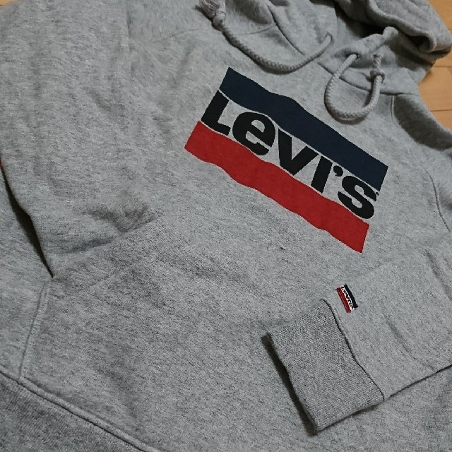 Levi's(リーバイス)のリーバイス フード パーカー トレーナー レディースのトップス(トレーナー/スウェット)の商品写真