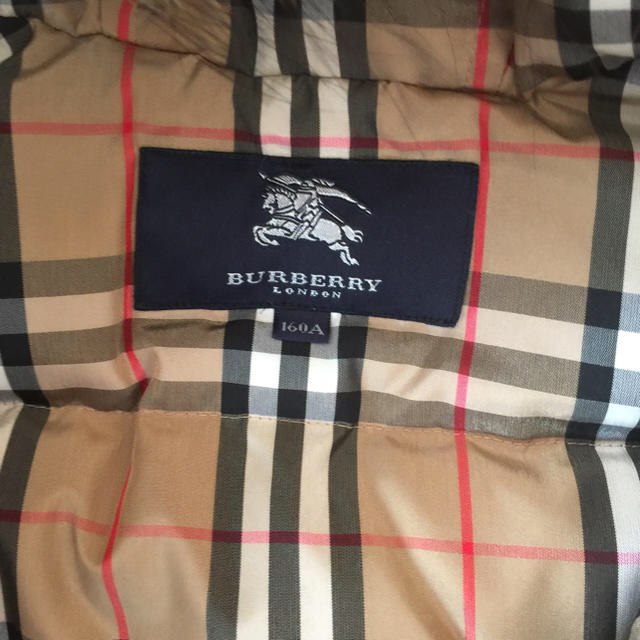 BURBERRY(バーバリー)のALOOOOHA様専用 BURBERRY London ダウンコート 160A レディースのジャケット/アウター(ダウンコート)の商品写真