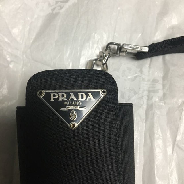 PRADA(プラダ)の最終セール  美品 正規品‼️プラダ 首かけケース レディースのファッション小物(その他)の商品写真