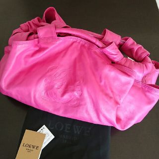 ロエベ(LOEWE)の LOEWE ナッパアイレ FUCIA PINK(ハンドバッグ)