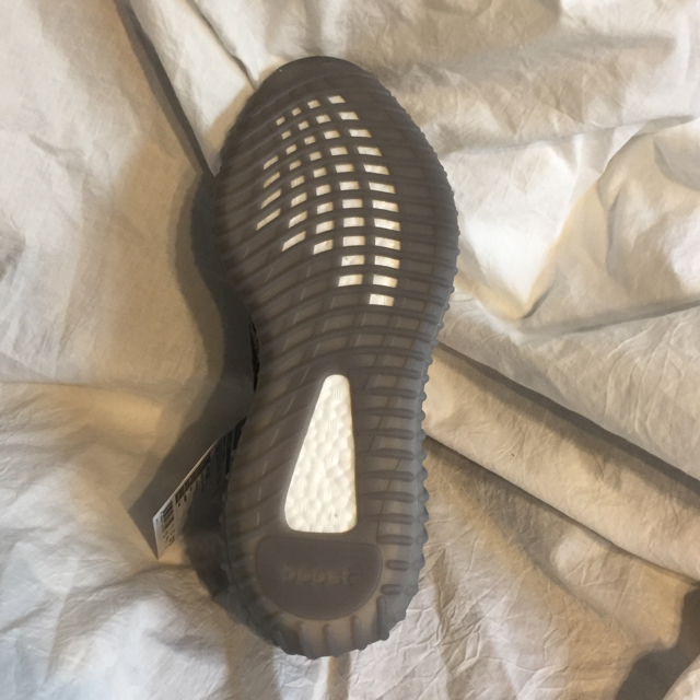 adidas(アディダス)の国内正規 27.5cm adidas Yeezy Boost beluga メンズの靴/シューズ(スニーカー)の商品写真