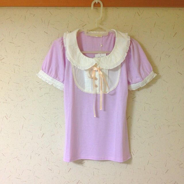 Amavel(アマベル)のラベンダー色ブラウス♡ レディースのトップス(シャツ/ブラウス(半袖/袖なし))の商品写真