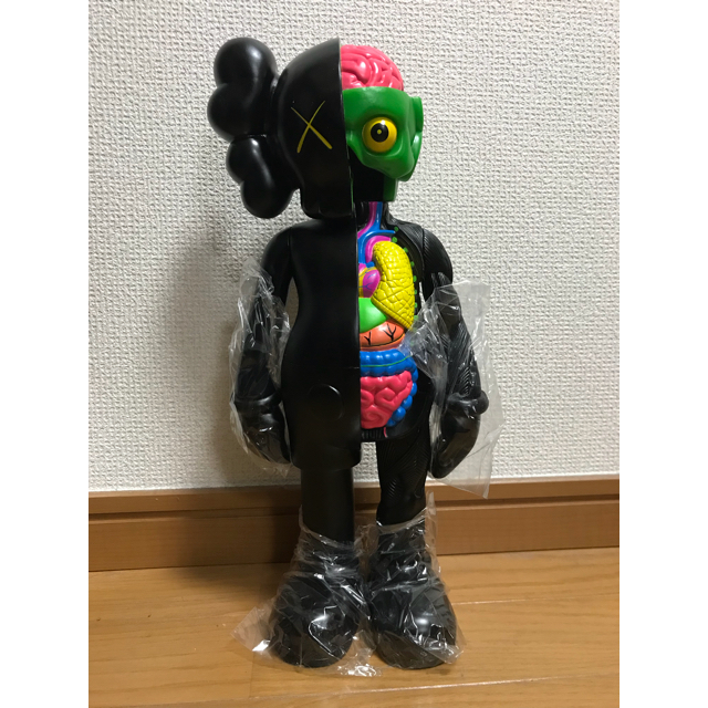 専用出品 kaws フィギュア カウズ 8inch フィギュア2体セットの通販 by