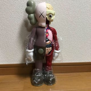 専用出品 kaws フィギュア カウズ 8inch フィギュア2体セットの通販