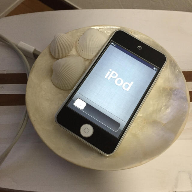 iPod touch(アイポッドタッチ)のiPod 32GB hi様専用 スマホ/家電/カメラのオーディオ機器(ポータブルプレーヤー)の商品写真