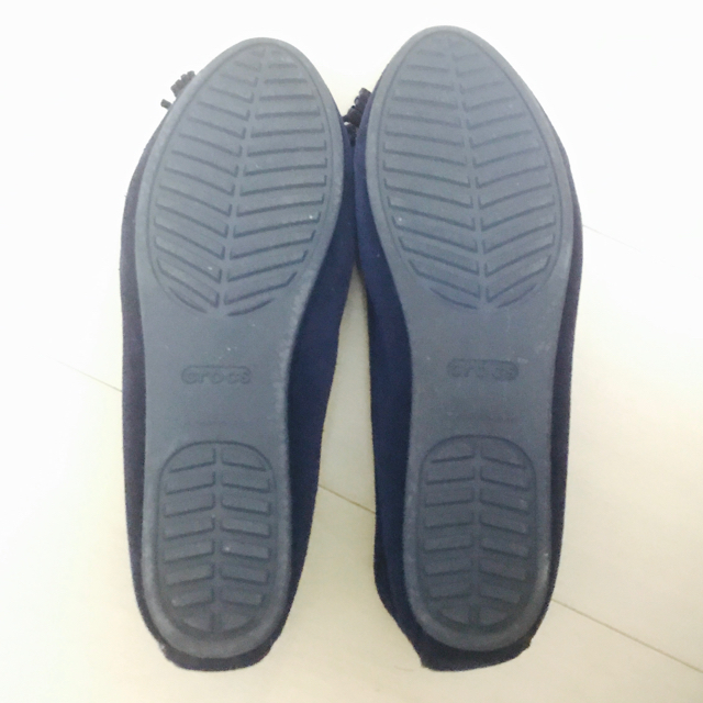 crocs(クロックス)のcrocs パンプス フラット シューズ ネイビー リボン レディースの靴/シューズ(バレエシューズ)の商品写真