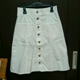 ダブルクローゼット(w closet)のホワイトデニムスカート(ひざ丈スカート)