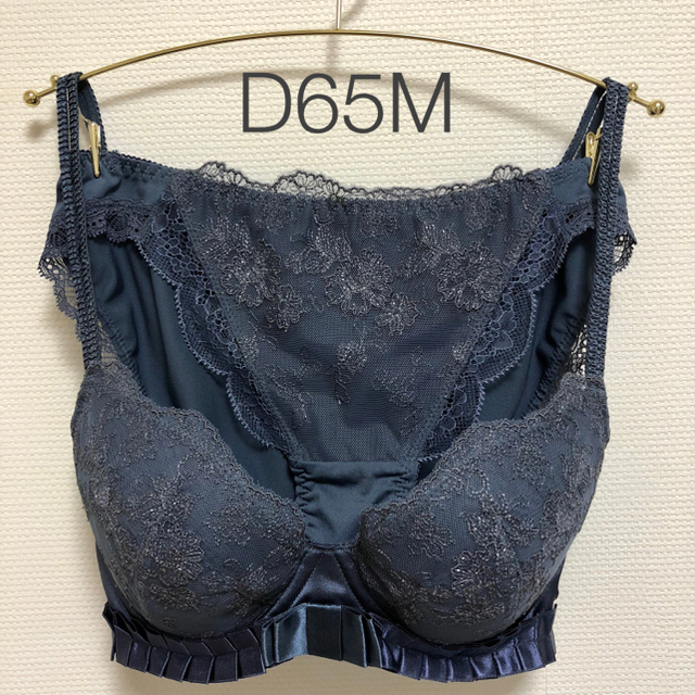 Triumph(トリンプ)の【薫子様専用】トリンプ Dress ブラ＆ショーツ ラベンダー レディースの下着/アンダーウェア(ブラ&ショーツセット)の商品写真